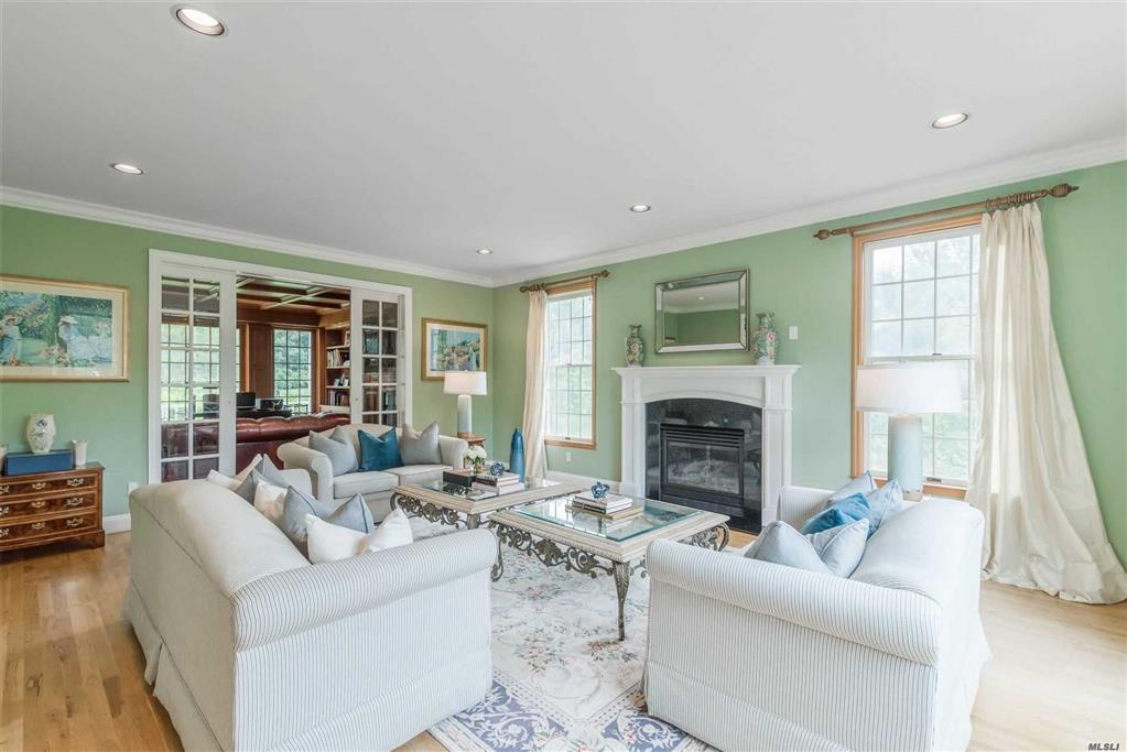 41 Windsor Dr Muttontown Muttontown NY 11753