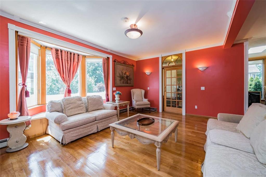 45-23 244th St Douglaston Douglaston NY 11362