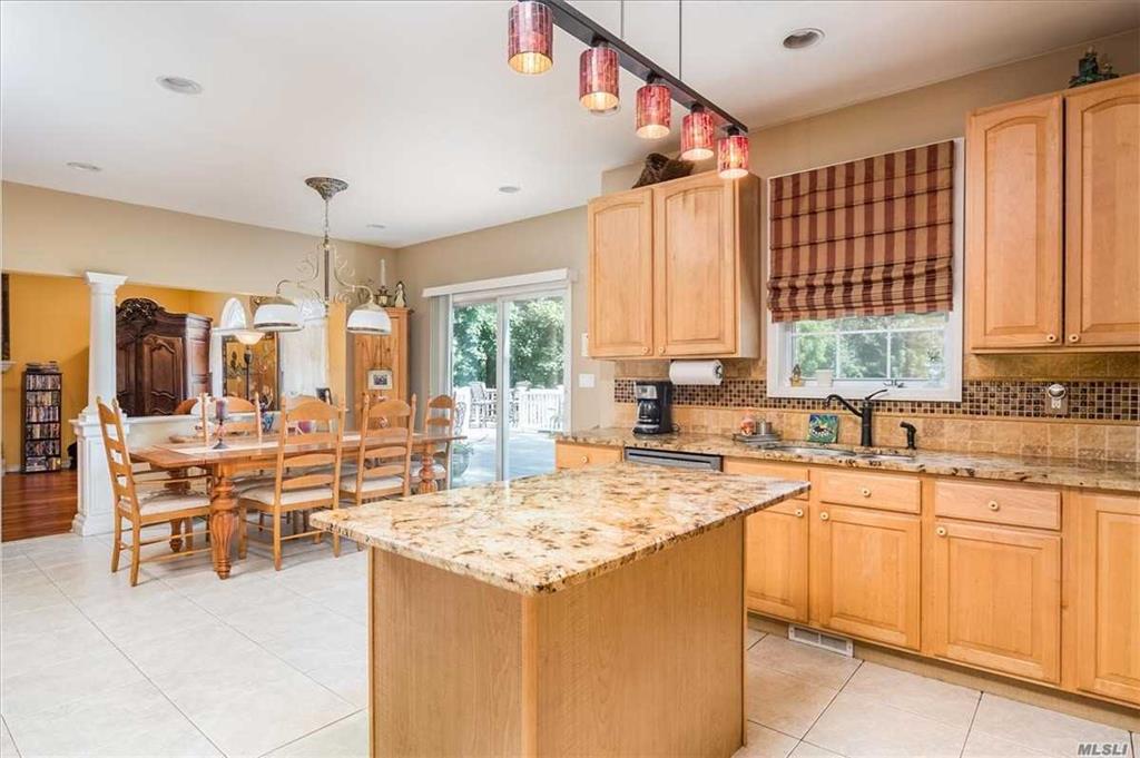39 Old Neck Ct Manorville Manorville NY 11949