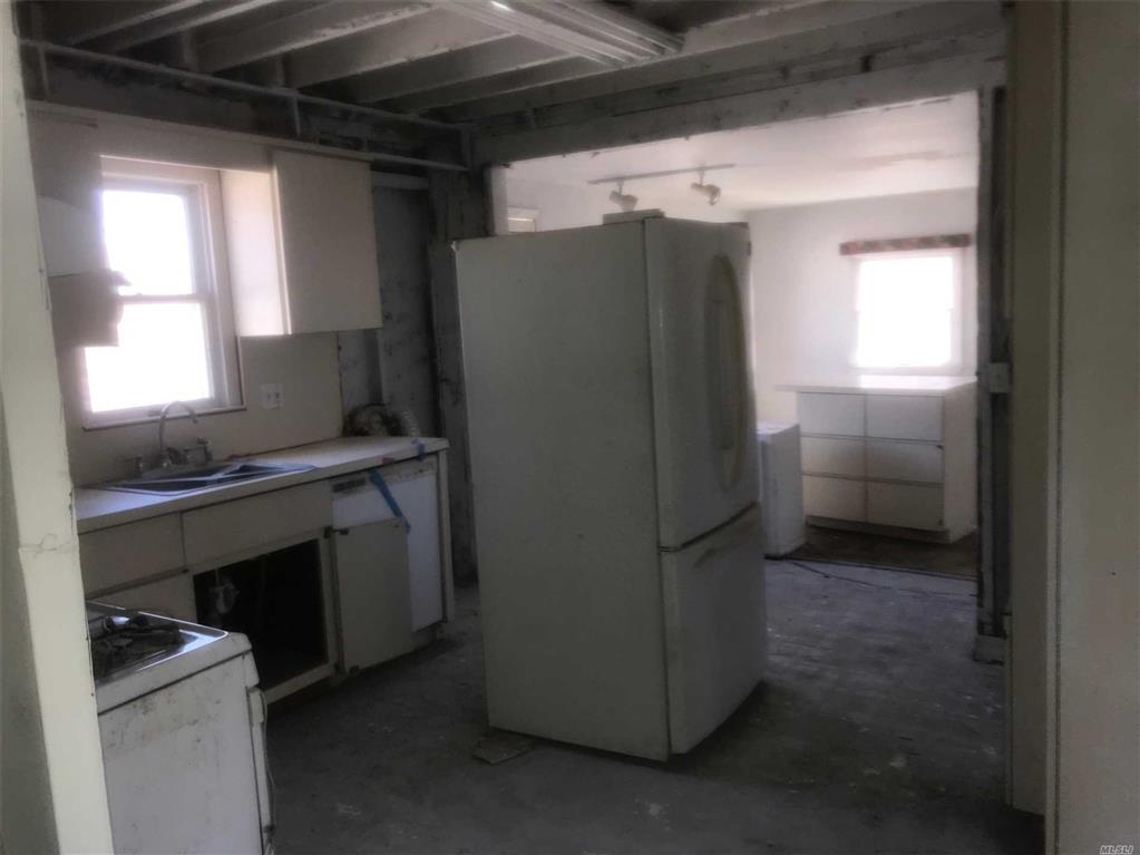 159 Magnolia Dr Mastic Beach Mastic Beach NY 11951