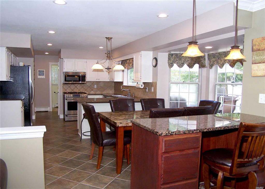 5 Larry Ct Manorville Manorville NY 11949