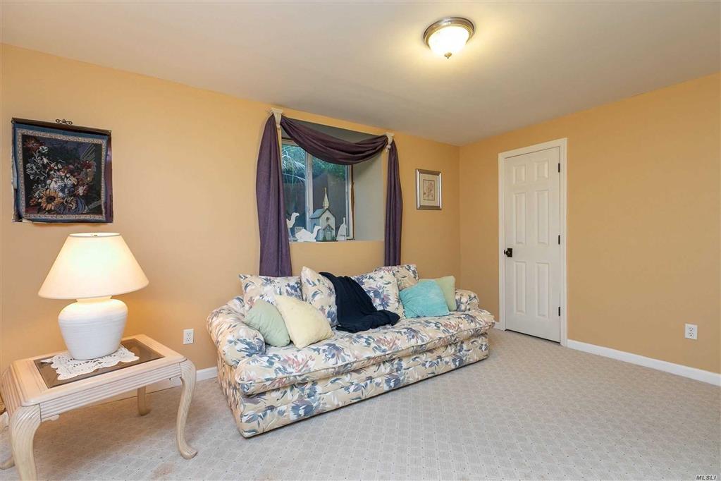 3 Hogan Ln Manorville Manorville NY 11949