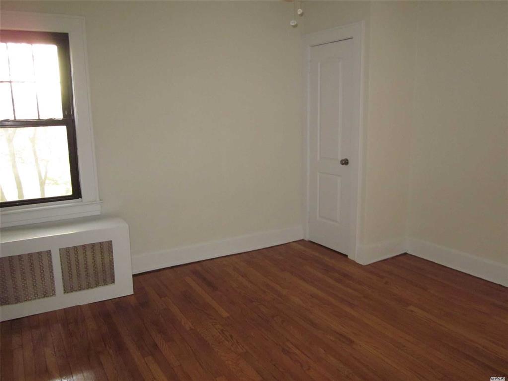 44 Oakwood Rd Huntington Huntington NY 11743