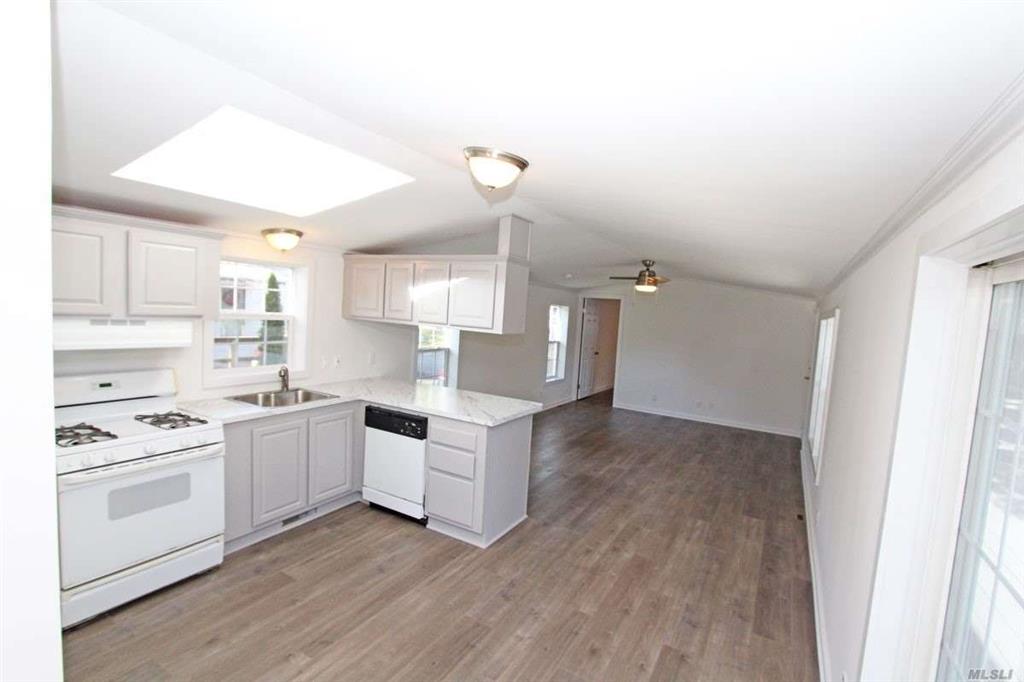 37-79 Hubbard Ave Riverhead Riverhead NY 11901