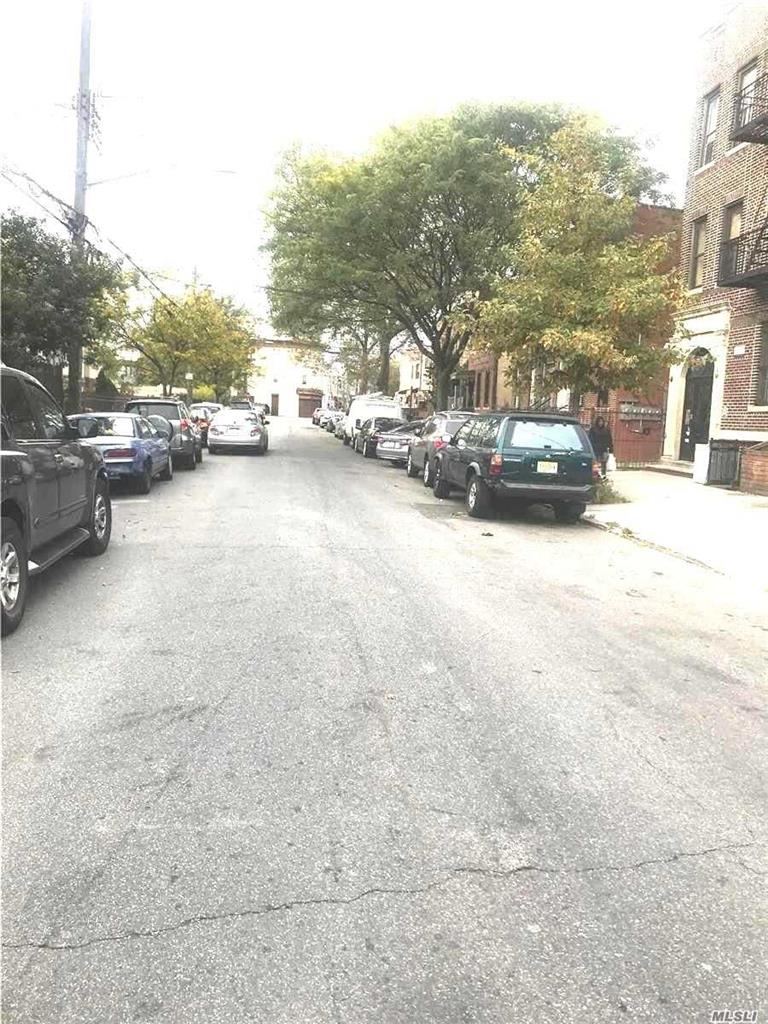 413 Montauk Ave Brooklyn NY 11208