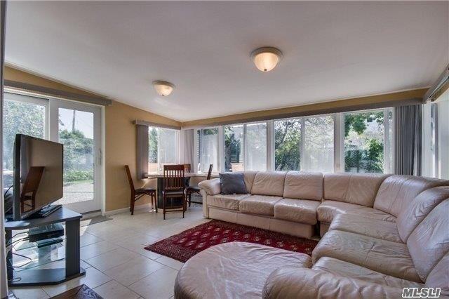 135 Greenway Rd Lido Beach Lido Beach NY 11561
