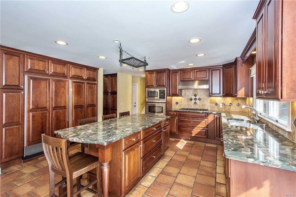 28 Sherwood Gate Oyster Bay Oyster Bay NY 11771