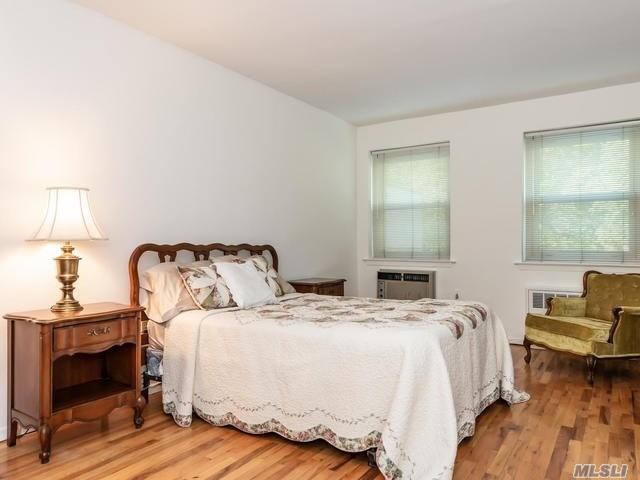 30 Pearsall Ave Glen Cove Glen Cove NY 11542