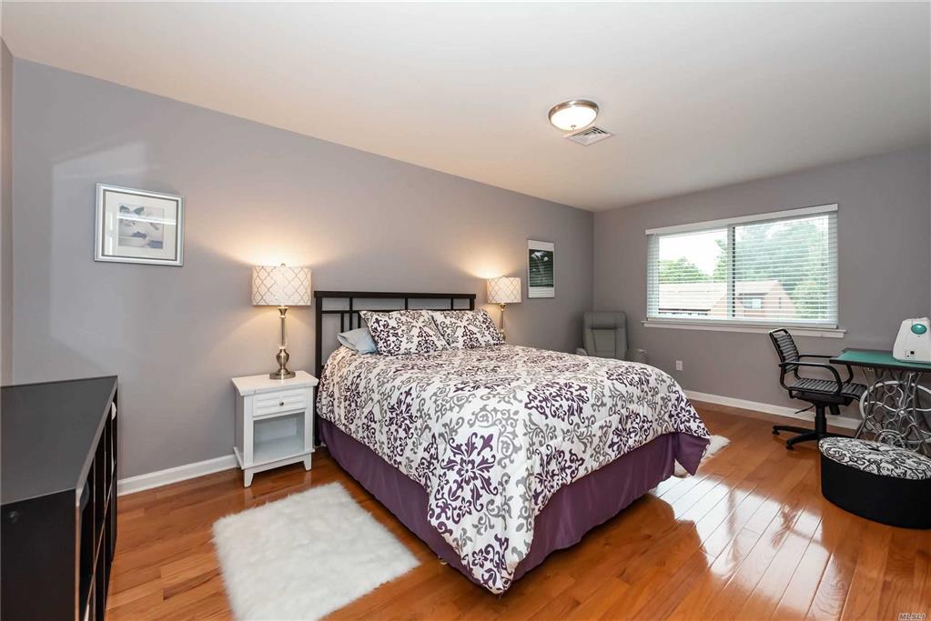 21 Cricket Club Dr Roslyn Roslyn NY 11576
