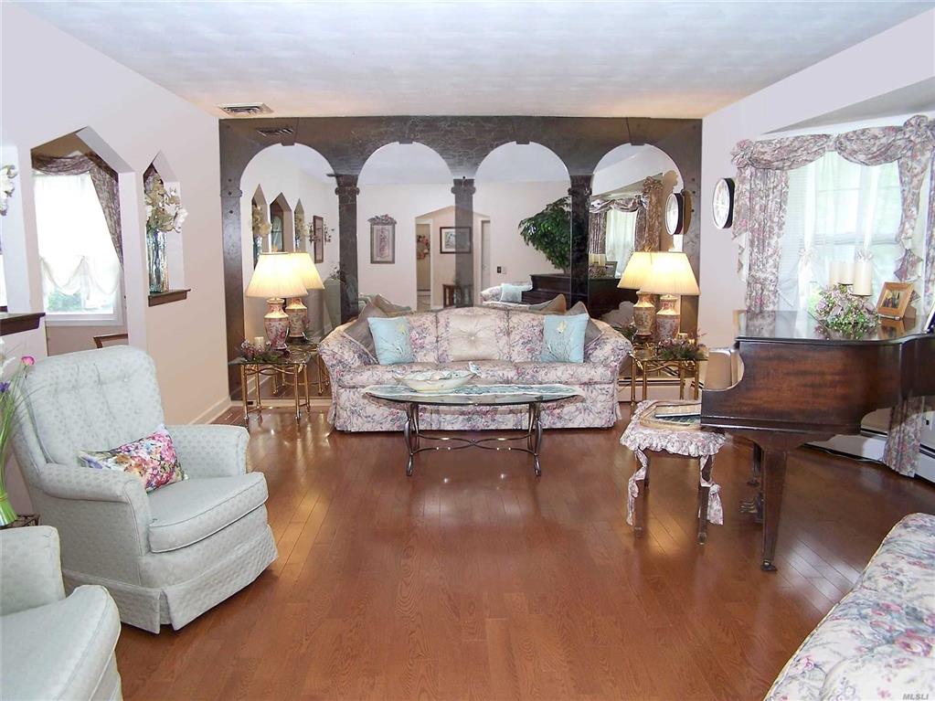23 Valley St Ronkonkoma Ronkonkoma NY 11779