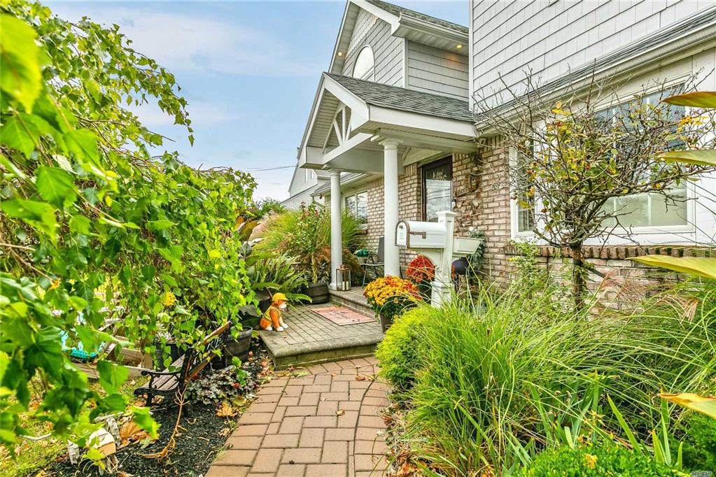 392 West Dr Copiague Copiague NY 11726