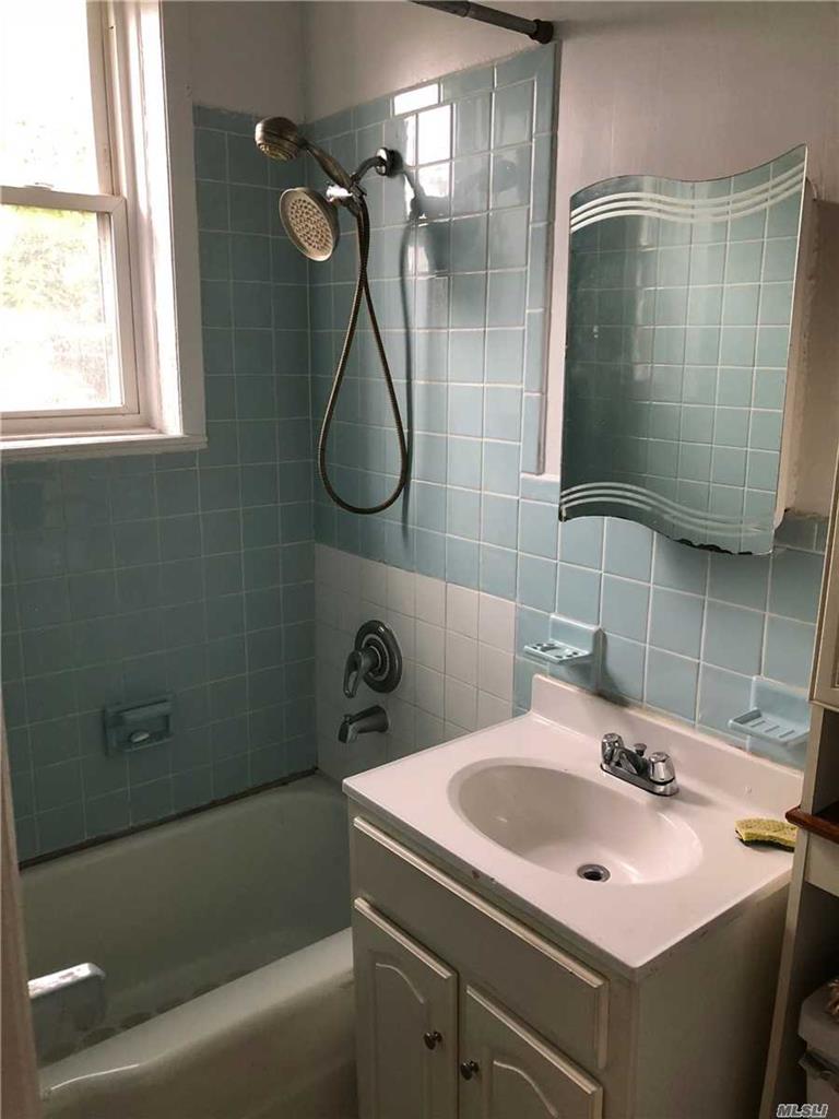 6424 Madison St Glendale Glendale NY 11385