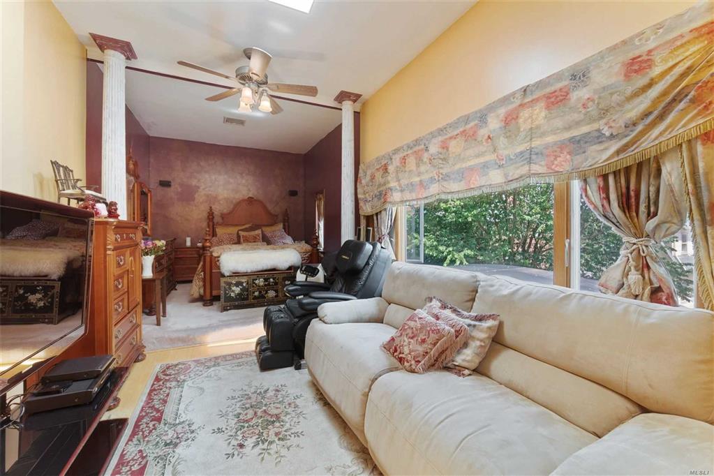 45-23 244th St Douglaston Douglaston NY 11362
