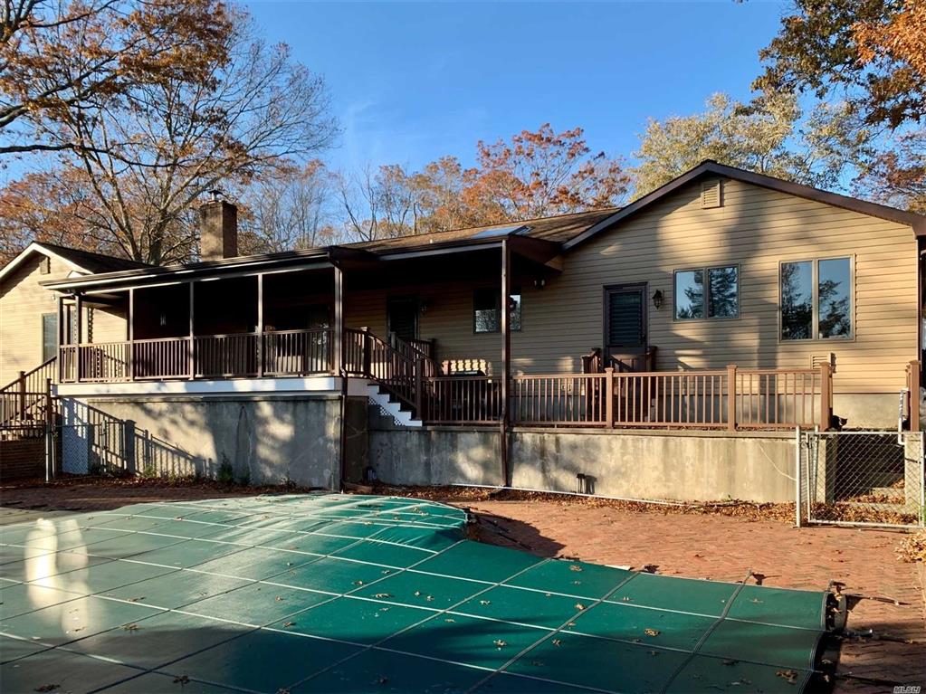 36 Dogwood Ave Farmingville Farmingville NY 11738