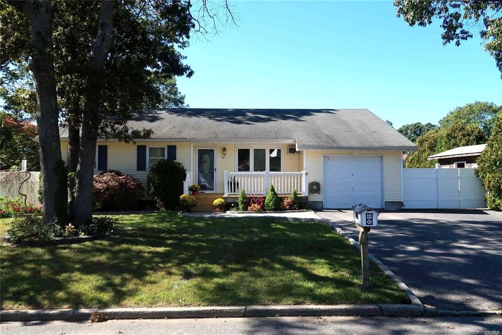 82 Avenue D Holbrook Holbrook NY 11741