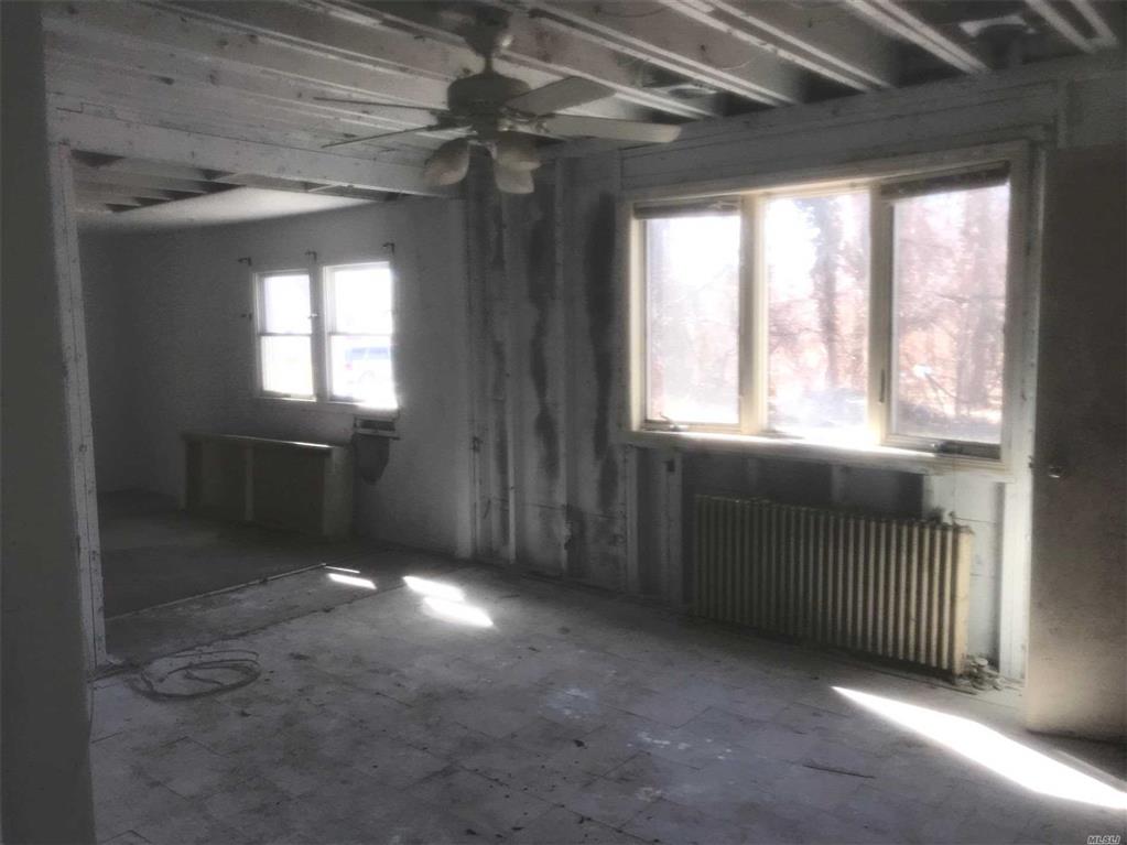 159 Magnolia Dr Mastic Beach Mastic Beach NY 11951