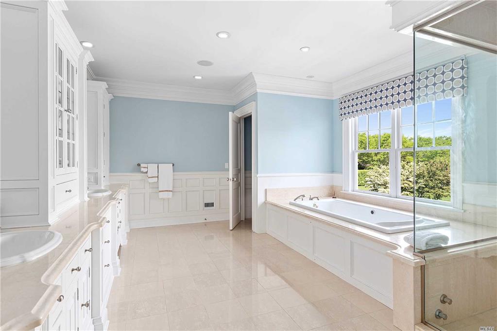437 Wickapogue Rd Southampton Southampton NY 11968