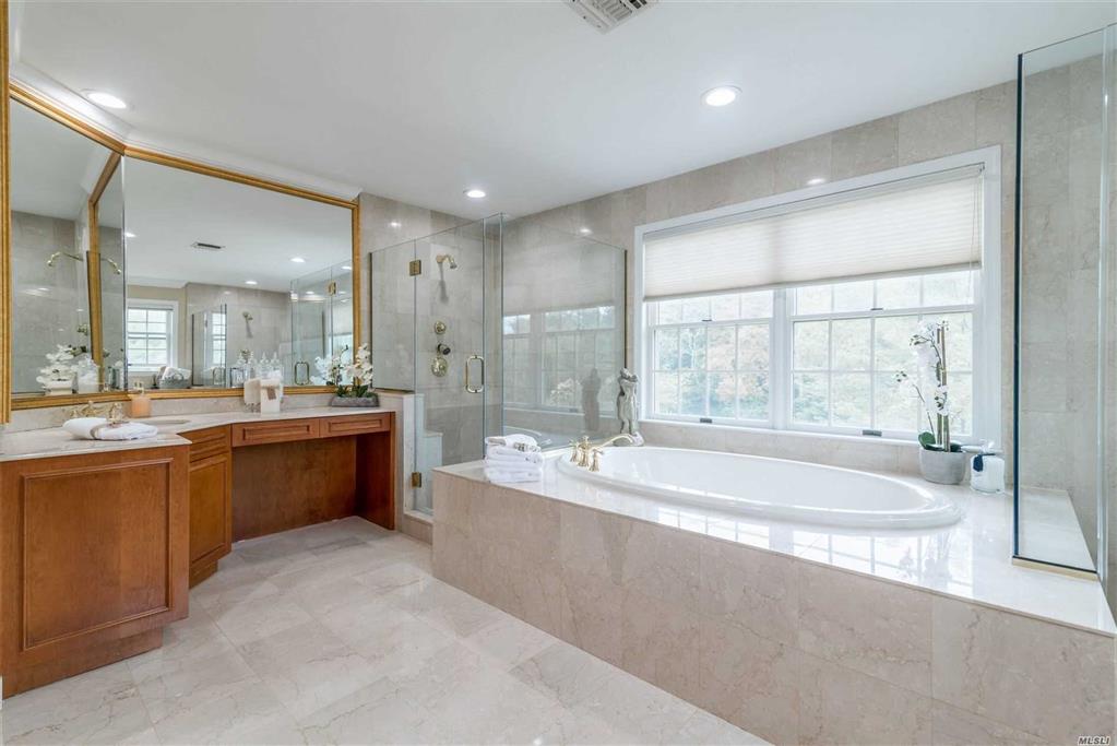 41 Windsor Dr Muttontown Muttontown NY 11753