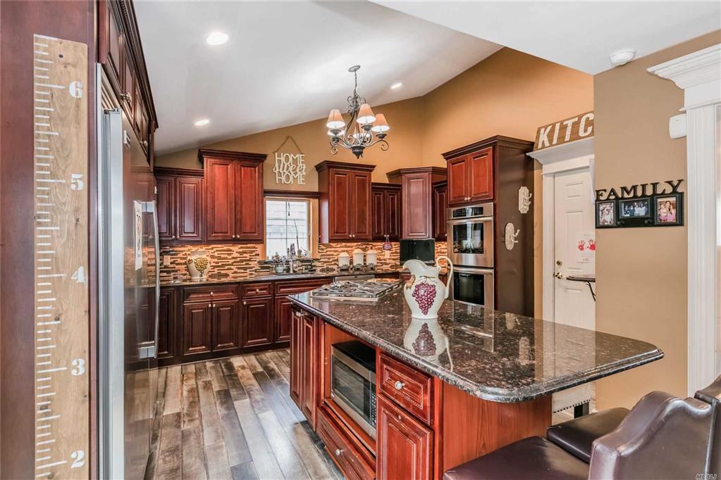 392 West Dr Copiague Copiague NY 11726