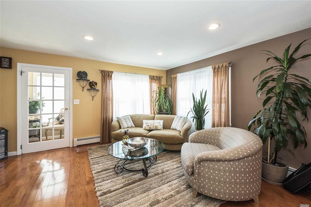 1 Berkeley Pl Massapequa Massapequa NY 11758