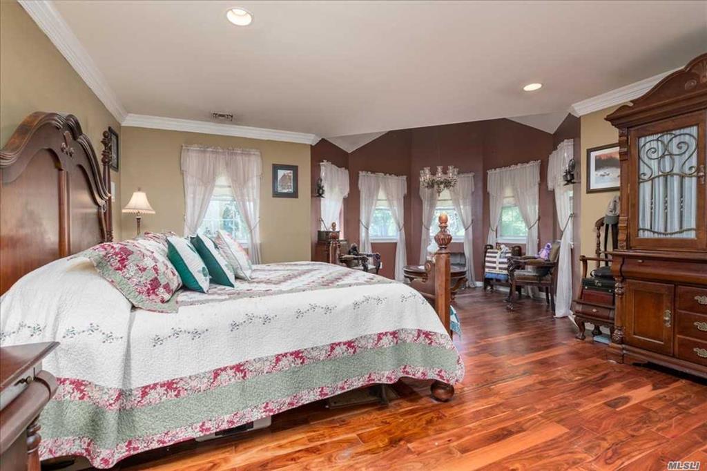 39 Old Neck Ct Manorville Manorville NY 11949