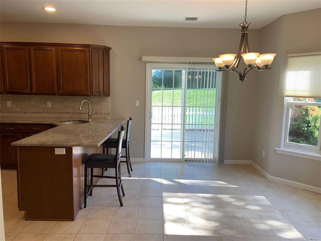 1 Newcastle Ct Riverhead Riverhead NY 11901