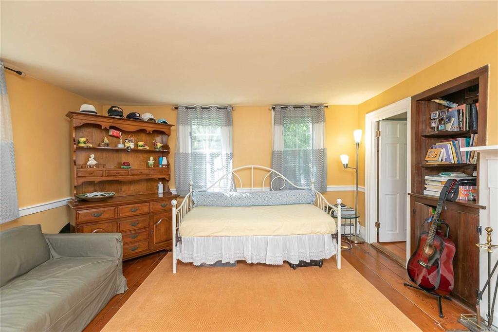 31 Evergreen Ave East Moriches East Moriches NY 11940