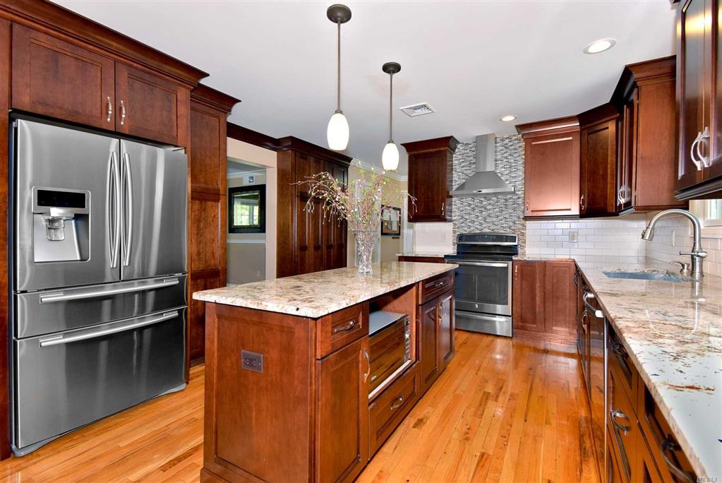 7 Karen Ct Wading River Wading River NY 11792