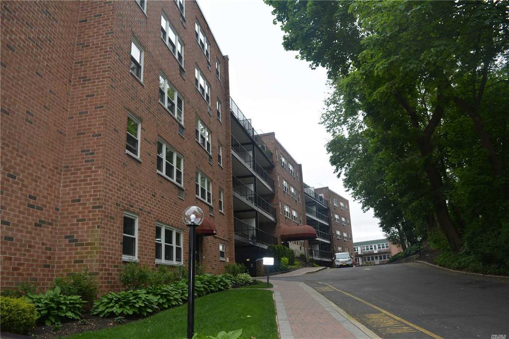 30 Pearsall Ave Glen Cove Glen Cove NY 11542