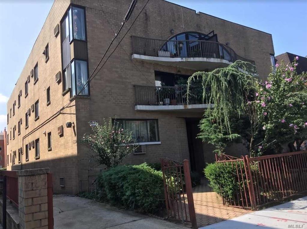 147-26 Roosevelt Ave Flushing Flushing NY 11354