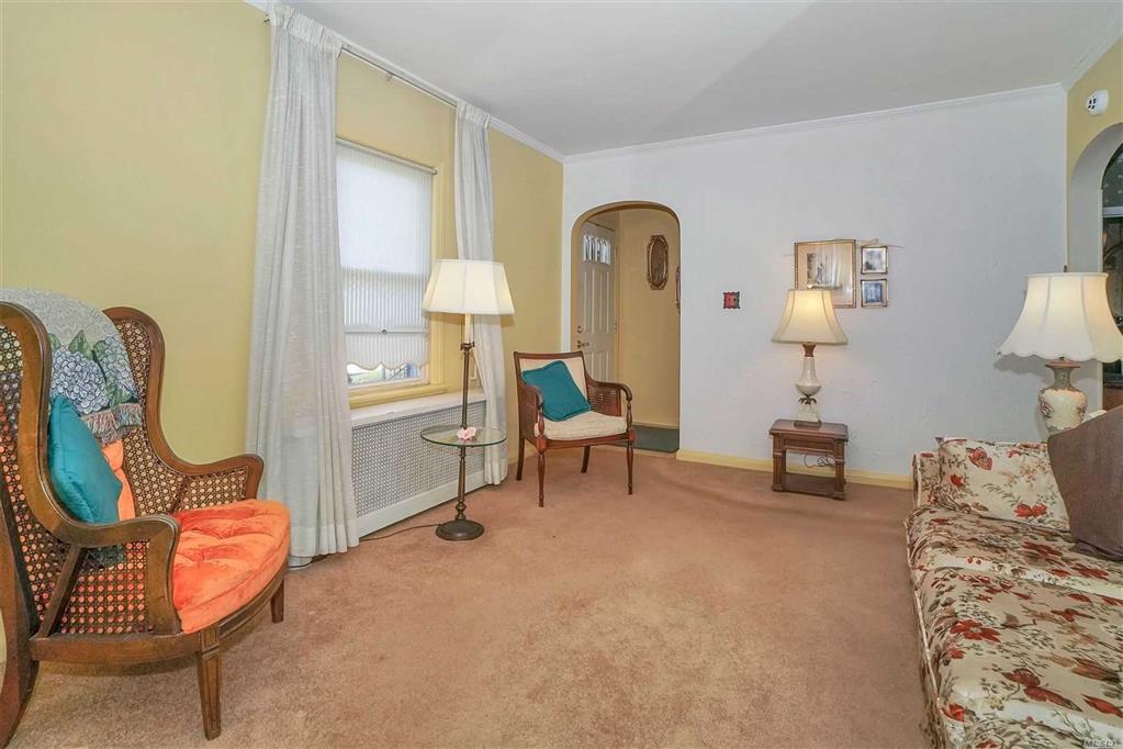 6 Rhodes St New Hyde Park New Hyde Park NY 11040