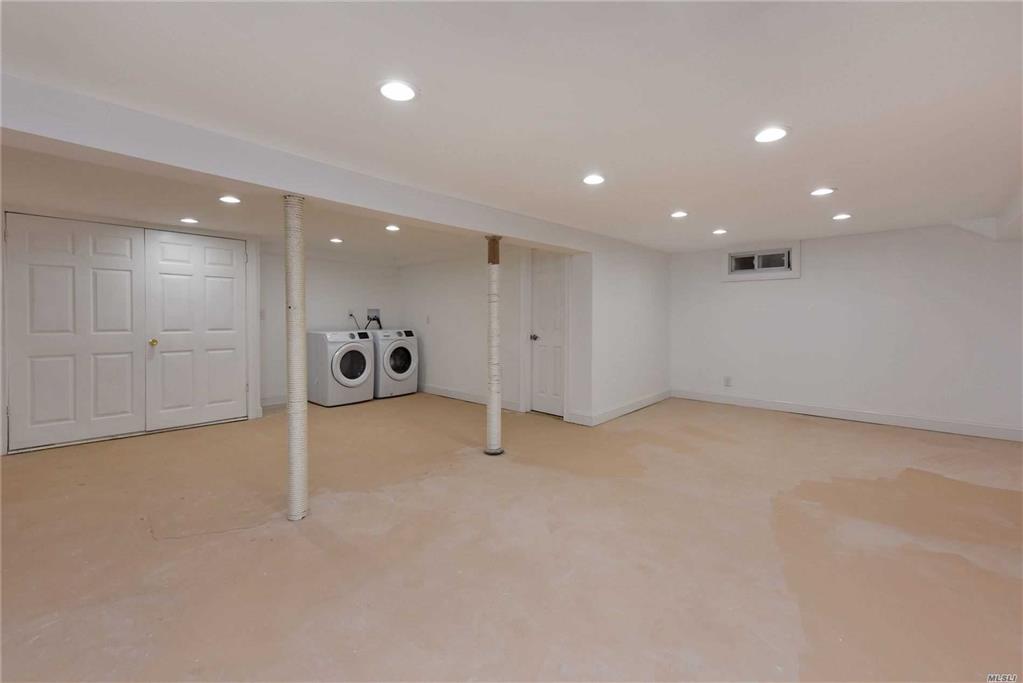 58 Woodmont Rd Melville Melville NY 11747