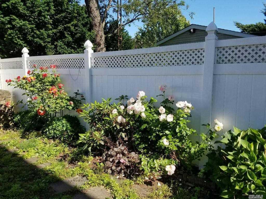 52-25 69th St Maspeth Maspeth NY 11378