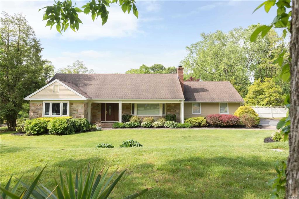 10 Empire Ct Dix Hills Dix Hills NY 11746