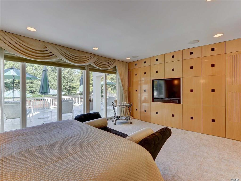 1250 Veeder Dr Hewlett Bay Park Hewlett Bay Park NY 11557