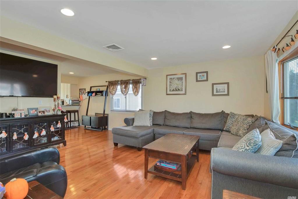 214 Division Ave Massapequa Massapequa NY 11758