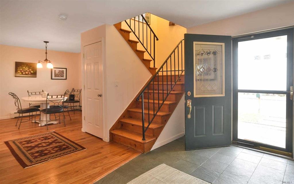 4 Lauren Ln Bayville Bayville NY 11709