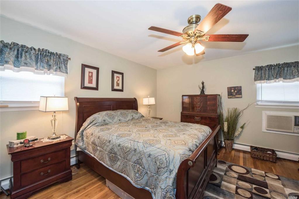 1 Berkeley Pl Massapequa Massapequa NY 11758