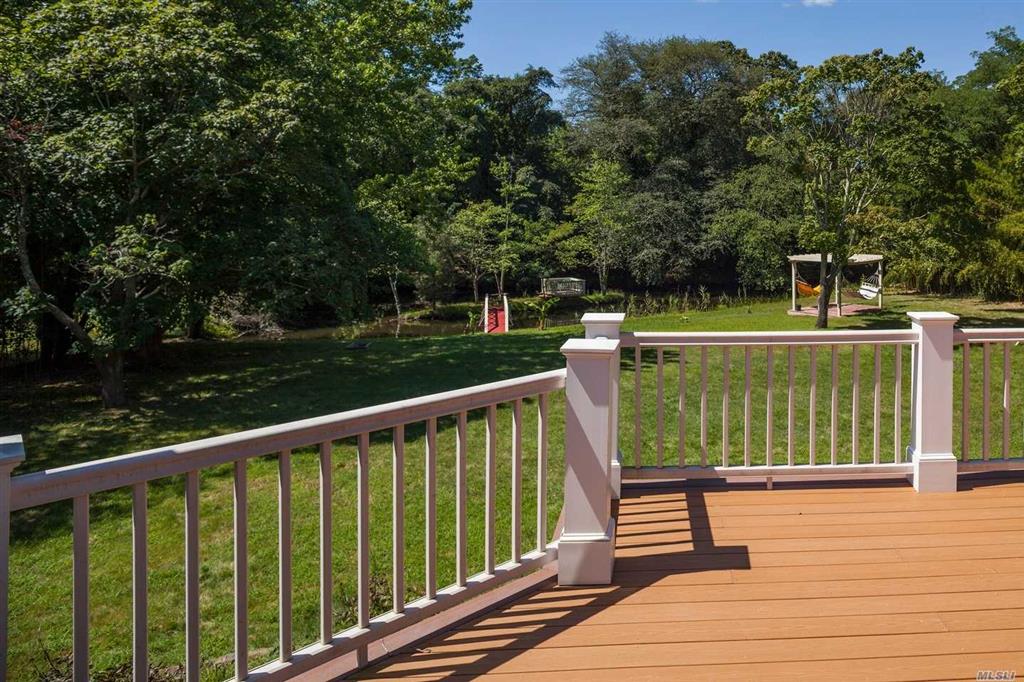 8 Mooring Dr Bellport Bellport NY 11713