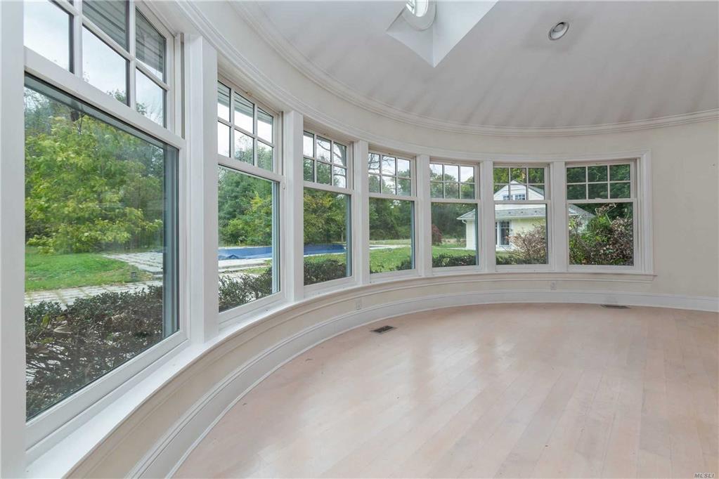 12 Pinetree Ln Old Westbury Old Westbury NY 11568