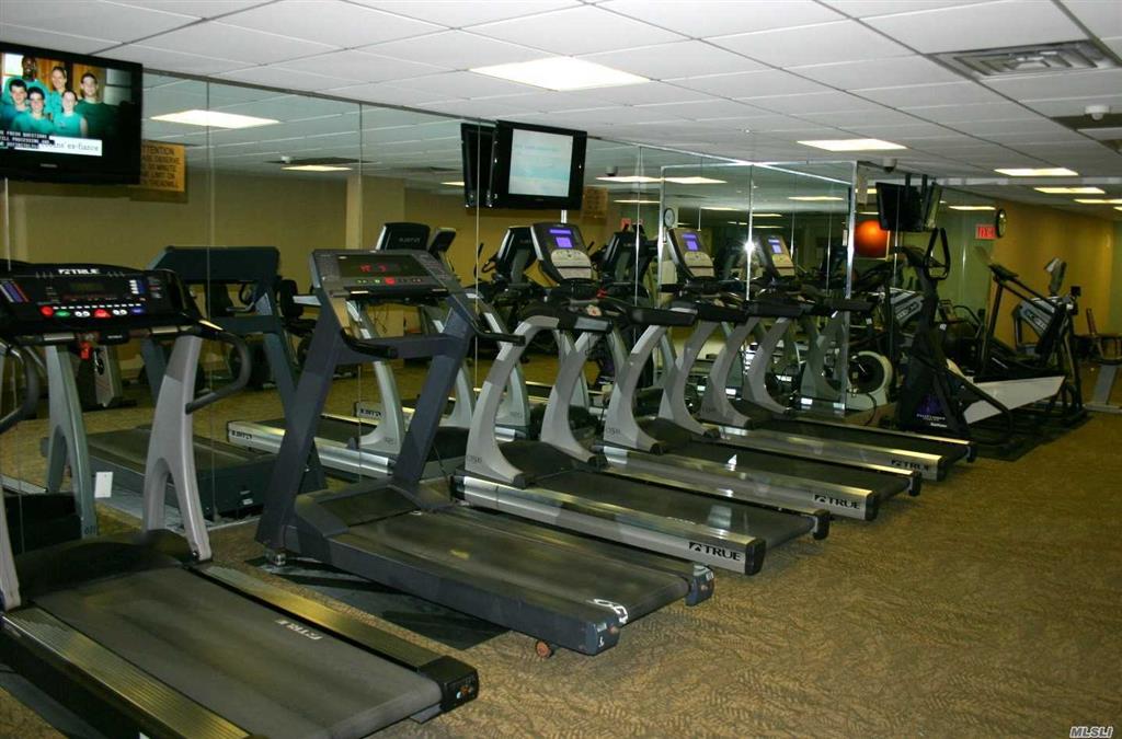 1 Bay Club Dr Bayside Bayside NY 11360