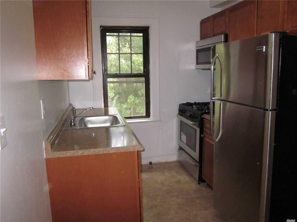 44 Oakwood Rd Huntington Huntington NY 11743