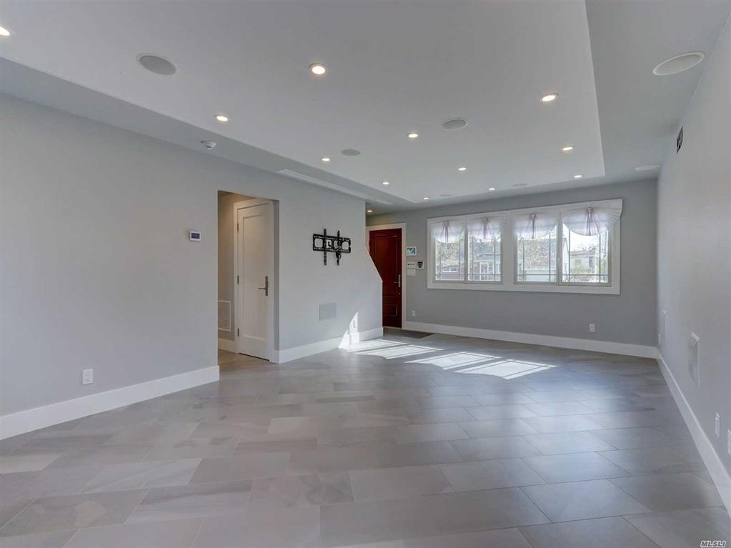 60 Lewis Ln Syosset Syosset NY 11791