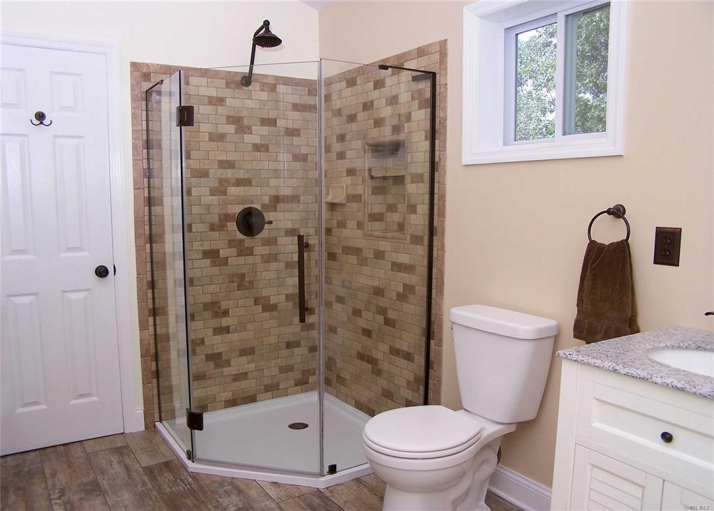 5 Larry Ct Manorville Manorville NY 11949