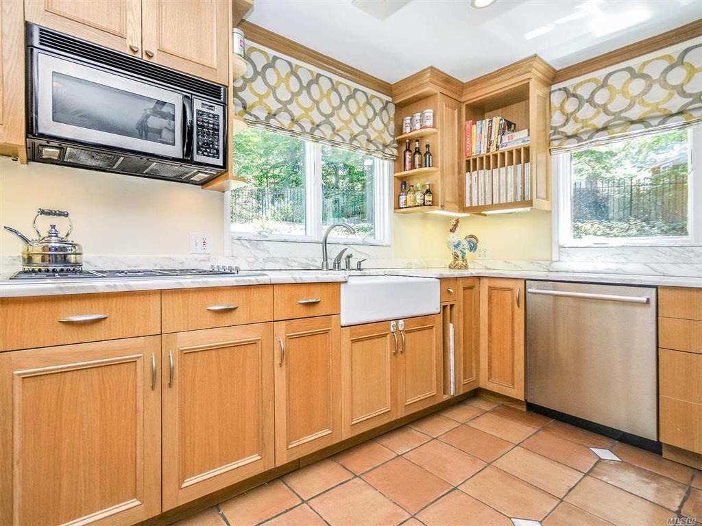 31 Kissam Ln Glen Head Glen Head NY 11545
