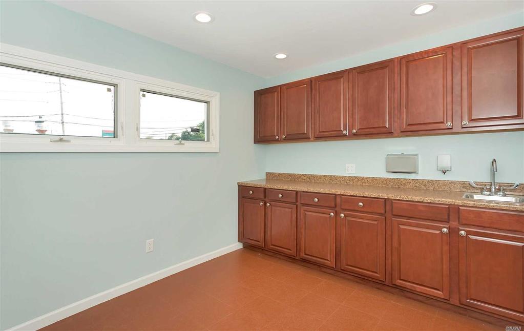 760 Wellwood Ave Lindenhurst Lindenhurst NY 11757