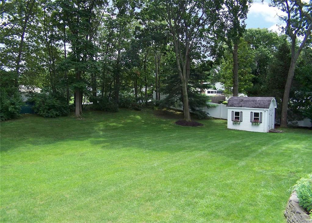 23 Valley St Ronkonkoma Ronkonkoma NY 11779