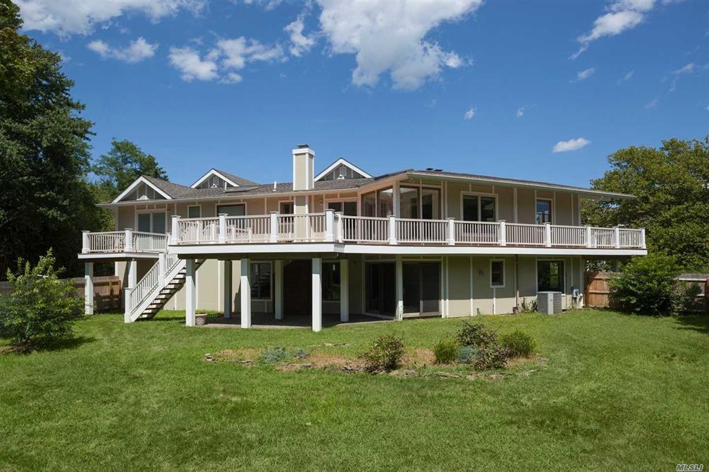 8 Mooring Dr Bellport Bellport NY 11713