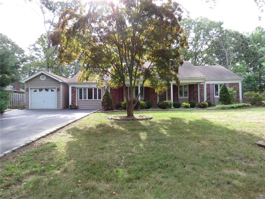 3 Hillsdale Ln Coram Coram NY 11727