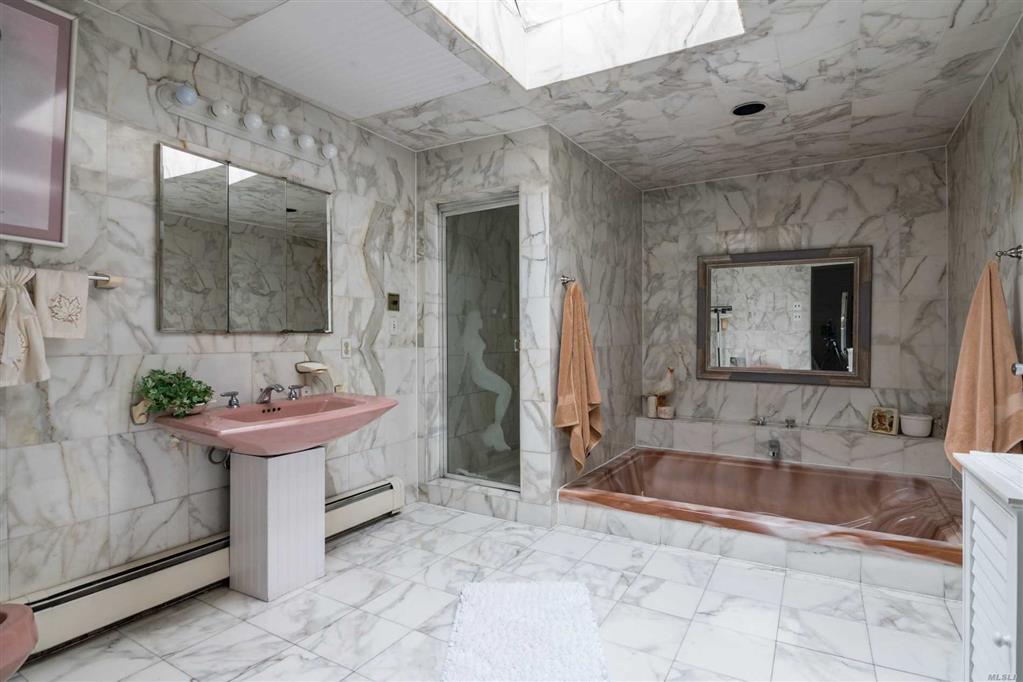 26 Club Dr Massapequa Massapequa NY 11758